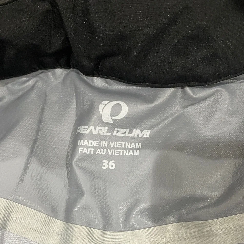 PEARL IZUMI Black Athletic Pants with Reflective Stripes. Size 36